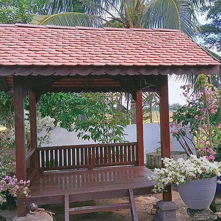Kurau Inn Farmstay Kuala Kurau Exteriör bild