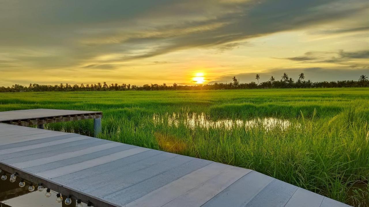 Kurau Inn Farmstay Kuala Kurau Exteriör bild