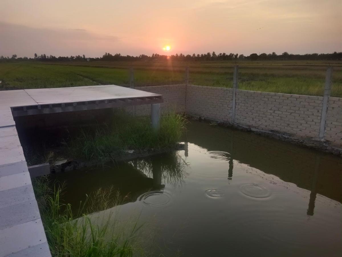 Kurau Inn Farmstay Kuala Kurau Exteriör bild