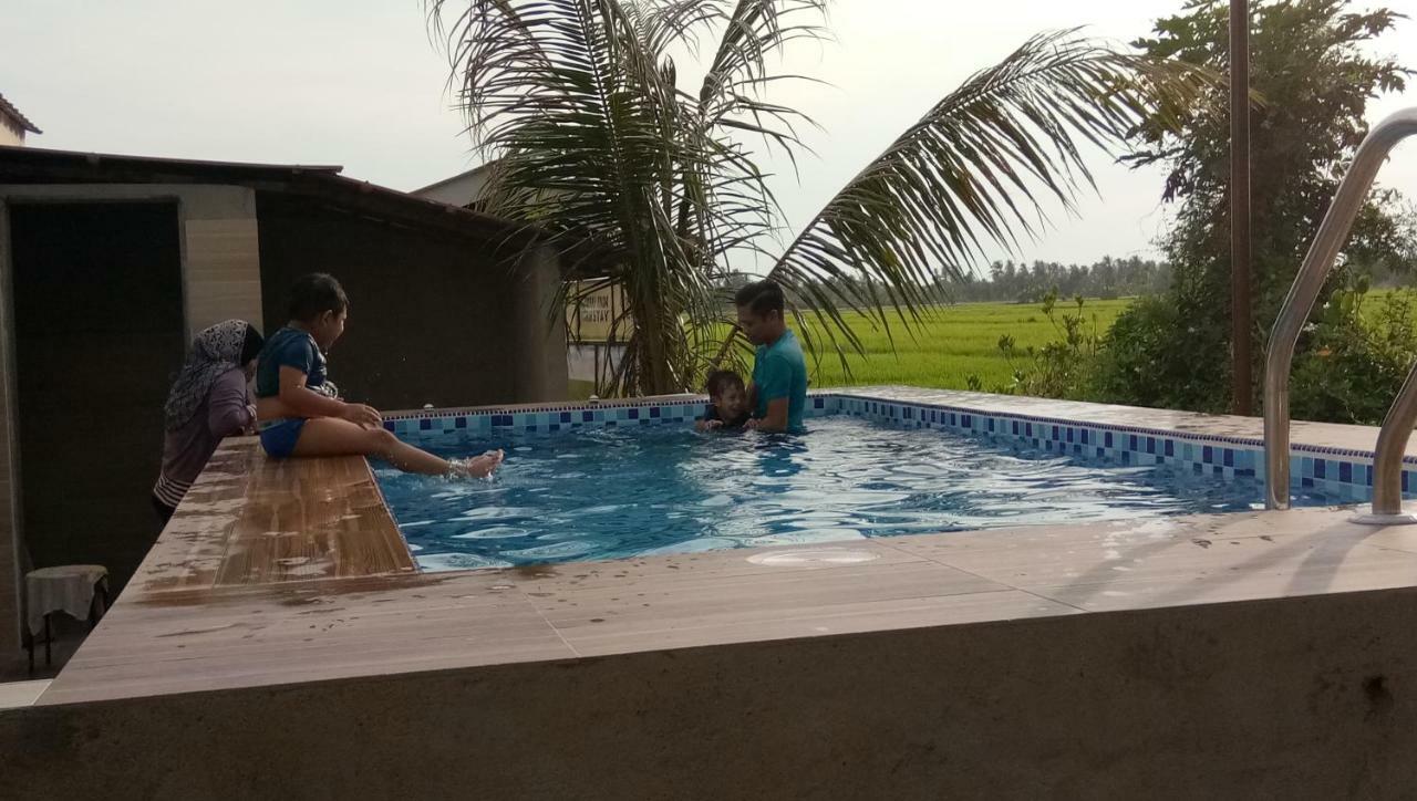 Kurau Inn Farmstay Kuala Kurau Exteriör bild